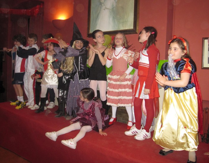 Fiesta de Carnaval Infantil con música y baile incluido 