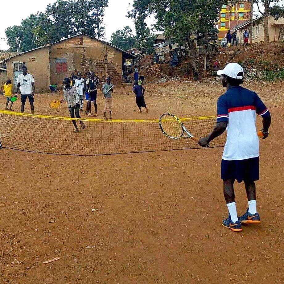 Colabora con TennisAid y regala una raqueta a los niños más necesitados 