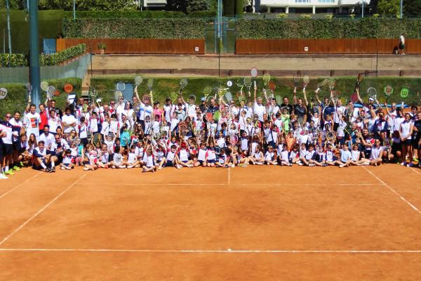 Récord de participación en la Jornada Familiar de la Escuela de Tenis