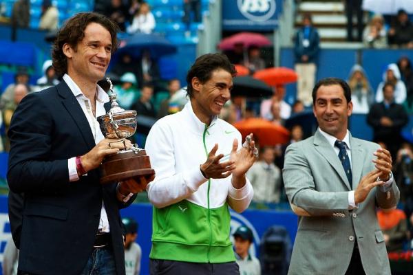 Emotivo homenaje a Carlos Moyà en la pista central