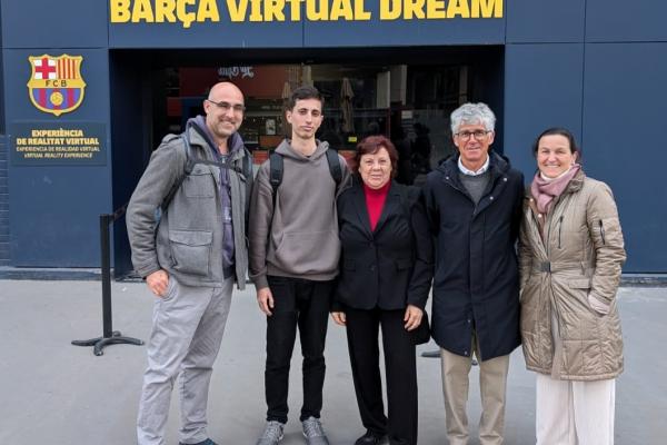 Una vintena de socis gaudeixen de la visita al museu de l'FC Barcelona