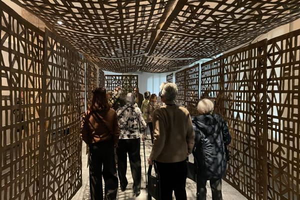 Una veintena de socios visitan la exposición de Cristina Iglesias