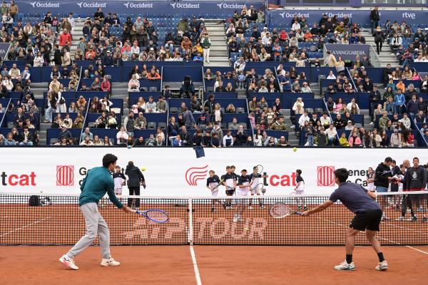 Un millar de niños y niñas pelotean con Norrie y Jódar en el Clínic Generalitat de Catalunya 