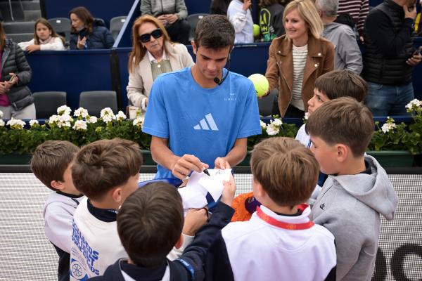 Un millar de niños y niñas pelotean con Norrie y Jódar en el Clínic Generalitat de Catalunya 