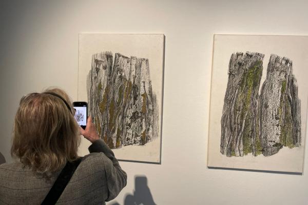 Una veintena de socios visitan la exposición de Cristina Iglesias