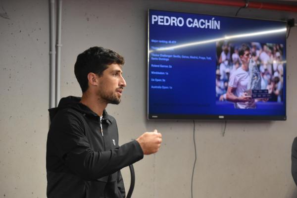 Xerrada de Pedro Cachín al grup de joves de Next Gen