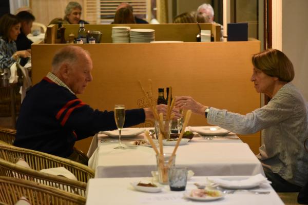 El xef Gabriele Milani delecta a una cinquantena de socis i sòcies en la nit italiana del Restaurant