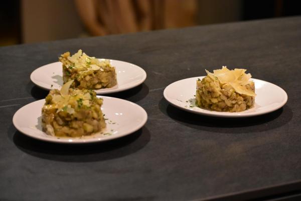El chef Gabriele Milani deleita a una cincuentena de socios y socias en la noche italiana del Restaurante