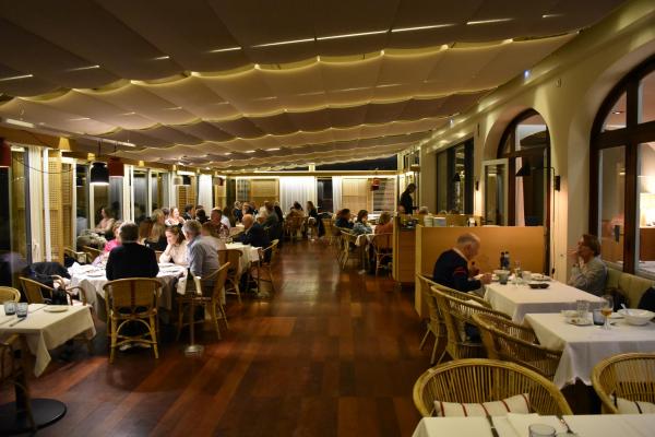 El chef Gabriele Milani deleita a una cincuentena de socios y socias en la noche italiana del Restaurante