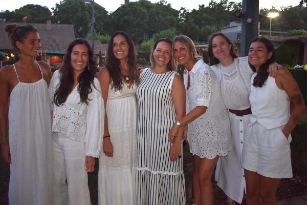 Gran ambient a ritme de rumba a la Festa de Blanc by Occident 