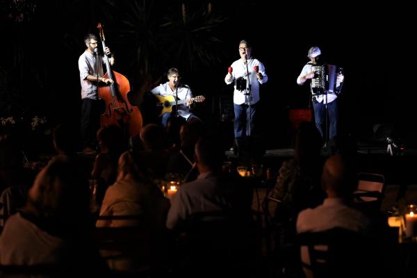 El grup musical Son de l’Havana va fer gaudir al públic assistent