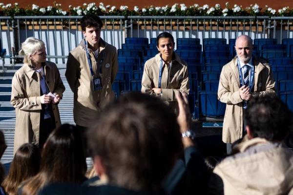 Los acomodadores, una de las posiciones de trabajo más importantes del Torneo, liderados por un trabajador del Club