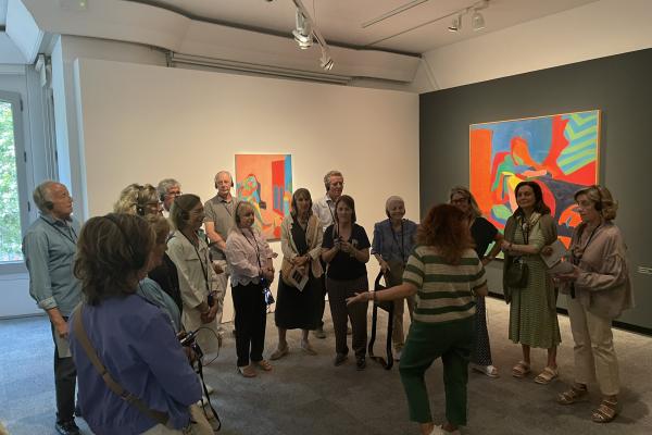 24 socis visiten l'exposició de Sean Scully a la Pedrera