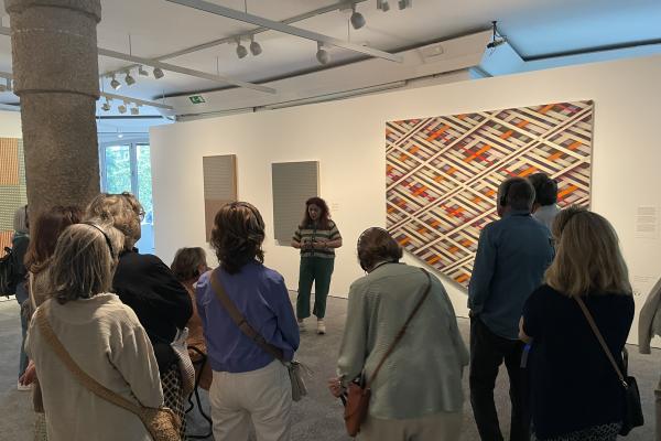 24 socis visiten l'exposició de Sean Scully a la Pedrera