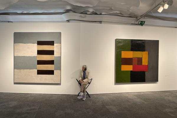 24 socis visiten l'exposició de Sean Scully a la Pedrera