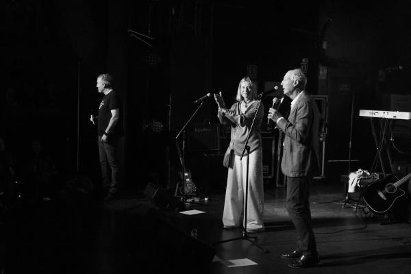 El Dr. Gonzo omple Luz de Gas de música