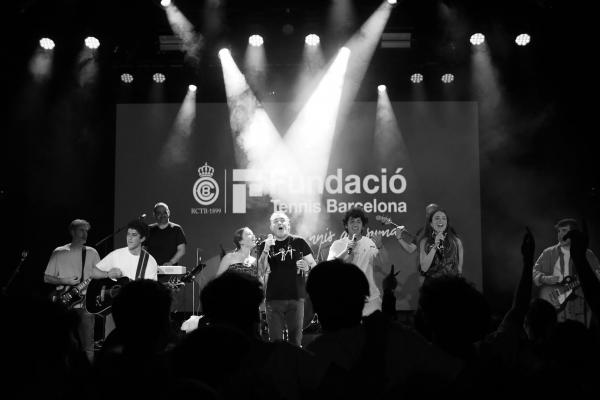El Dr. Gonzo omple Luz de Gas de música