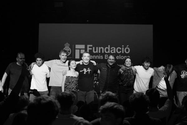 El Dr. Gonzo omple Luz de Gas de música