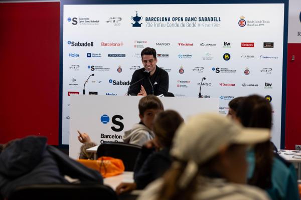 Roda de premsa de Jaume Munar amb nens i nenes