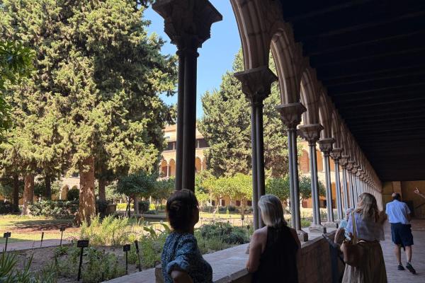 Més de 20 socis descobreixen els secrets del Monestir de Pedralbes
