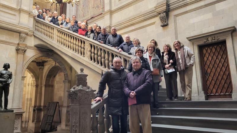 La visita al Ayuntamiento de Barcelona, gran experiencia para una treintena de socios y socias