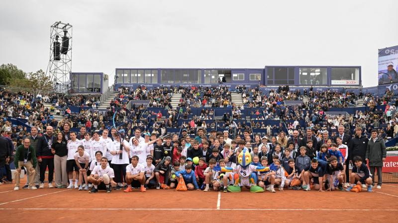 Un millar de niños y niñas pelotean con Norrie y Jódar en el Clínic Generalitat de Catalunya 